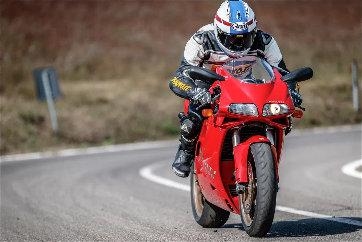 Ducati 916 TEST Youngtimer: il mito degli anni 90 (4)
