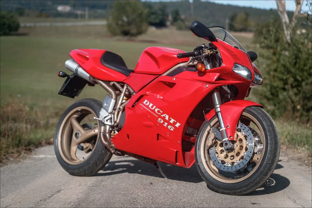 Ducati 916 TEST Youngtimer: il mito degli anni 90