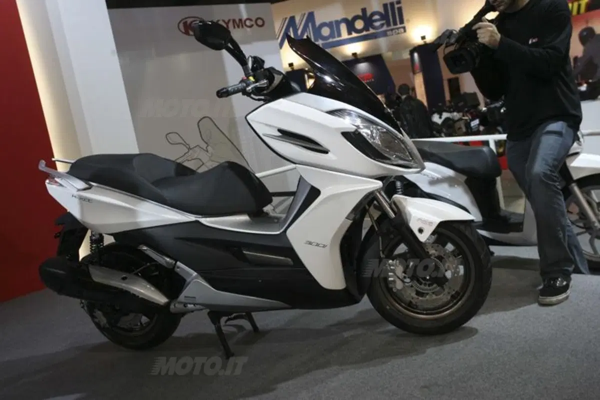Kymco Xciting 400  e K-XCT 300 (4)