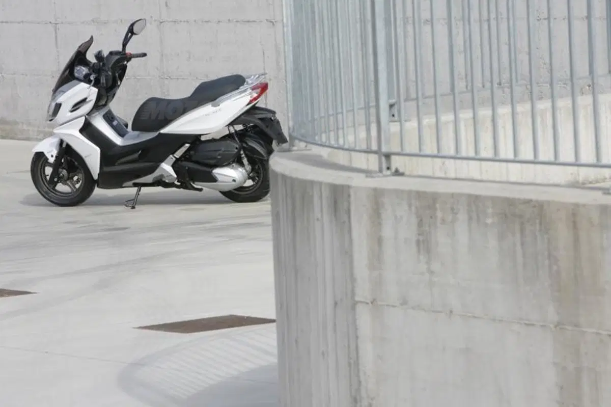 Kymco Xciting 400  e K-XCT 300 (13)