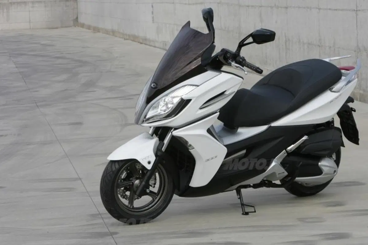 Kymco Xciting 400  e K-XCT 300 (15)