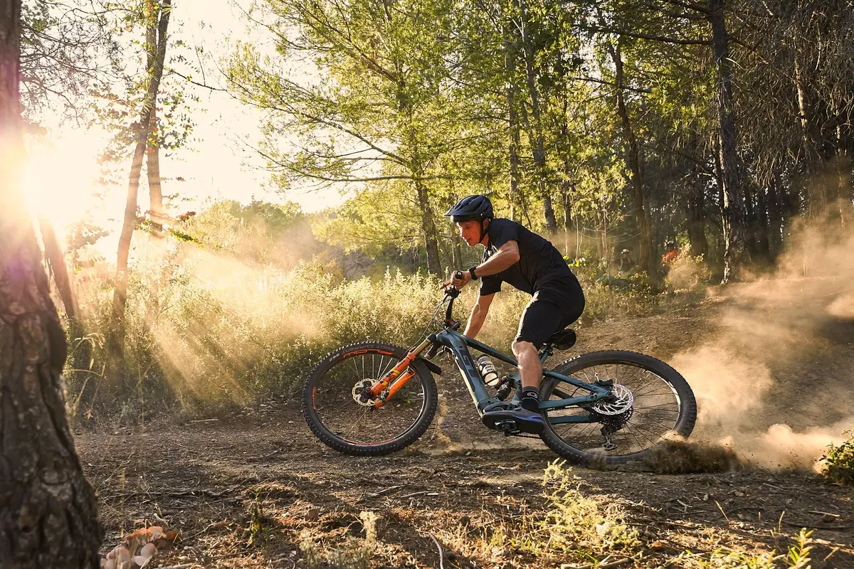 Test GT Force AMP, l’eBike con i piedi per terra