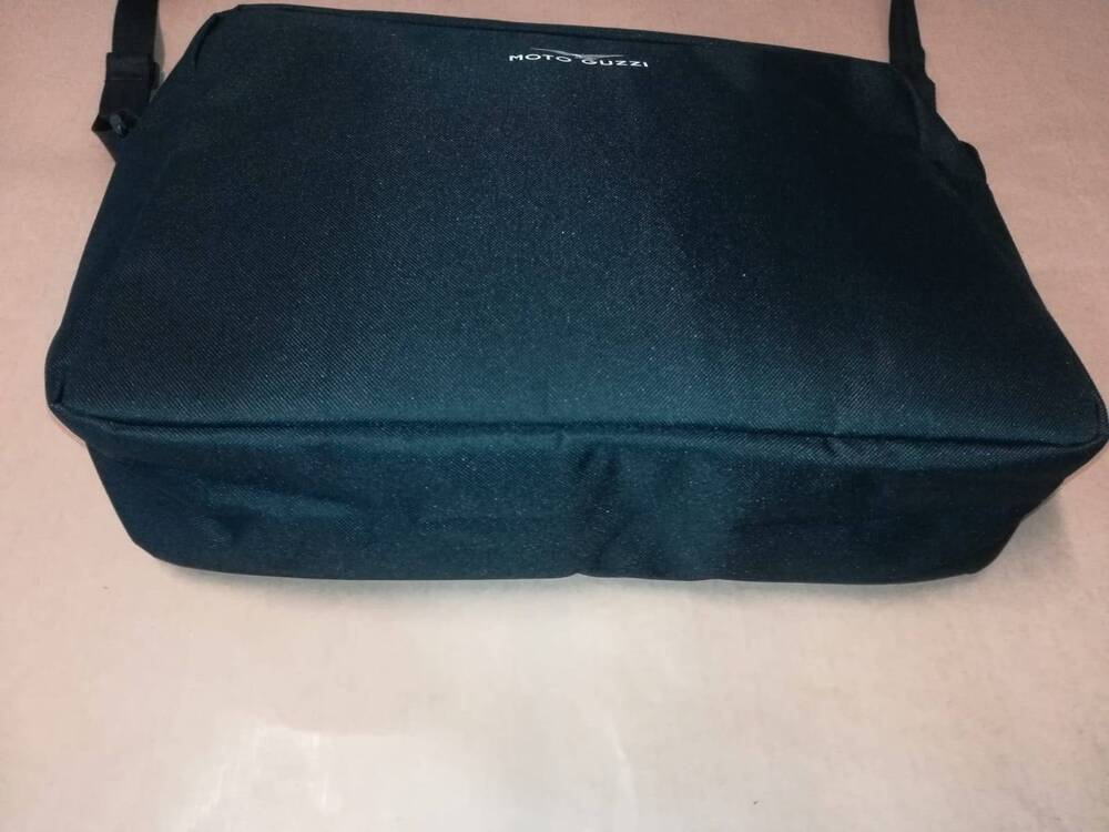 Borsa laterale porta tablet / PC Moto Guzzi (2)