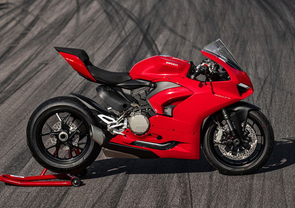 Ducati Panigale V2: foto, dati, prezzi e Video