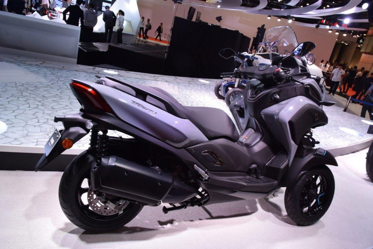 Yamaha Tricity 300. Cresce la cilindrata, ma basta la patente B