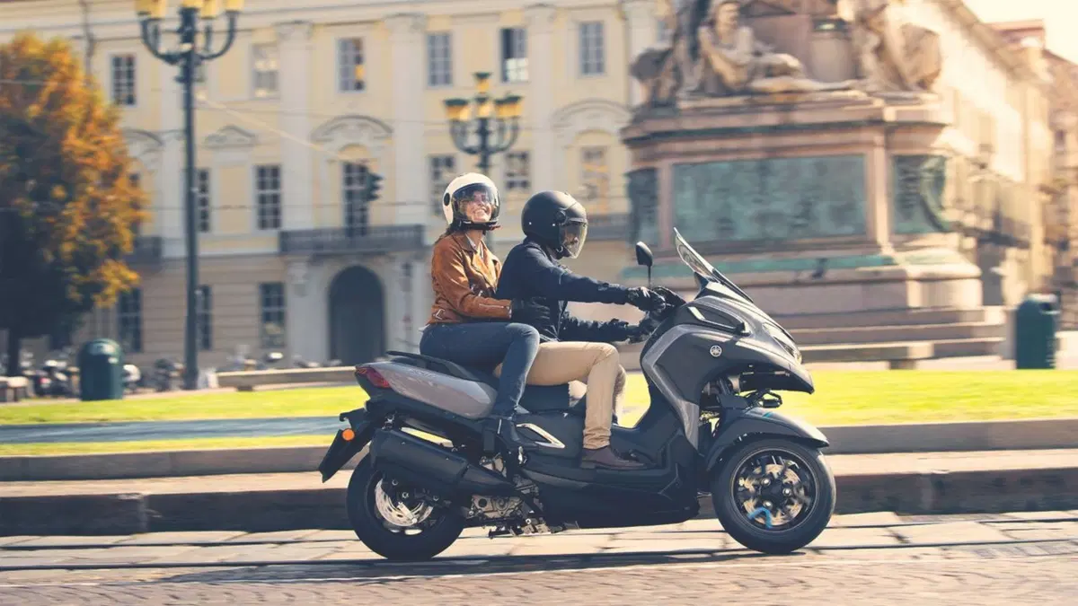 Yamaha Tricity 300. Cresce la cilindrata, ma basta la patente B (11)