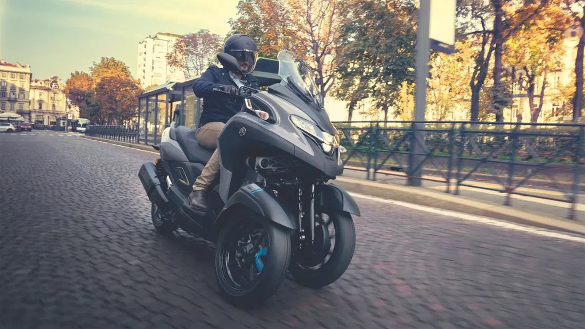 Yamaha Tricity 300. Cresce la cilindrata, ma basta la patente B (10)