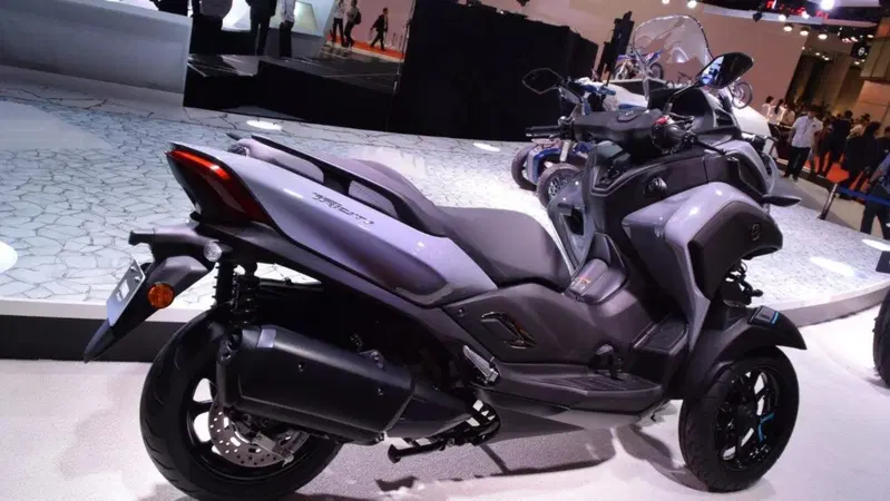 Yamaha Tricity 300. Cresce la cilindrata, ma basta la patente B