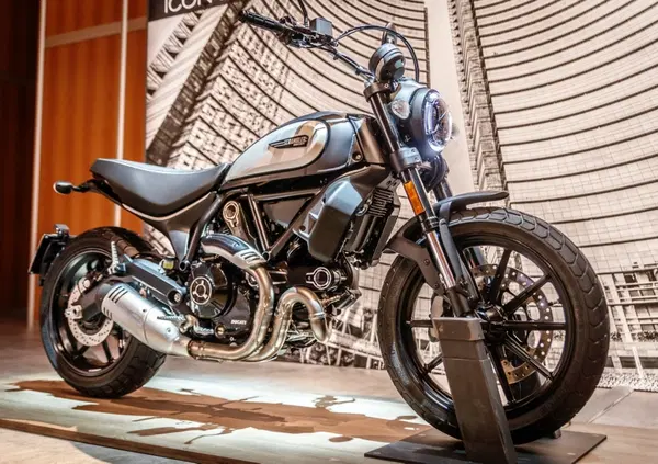Ducati Scrambler Icon Dark: foto, dati e prezzi
