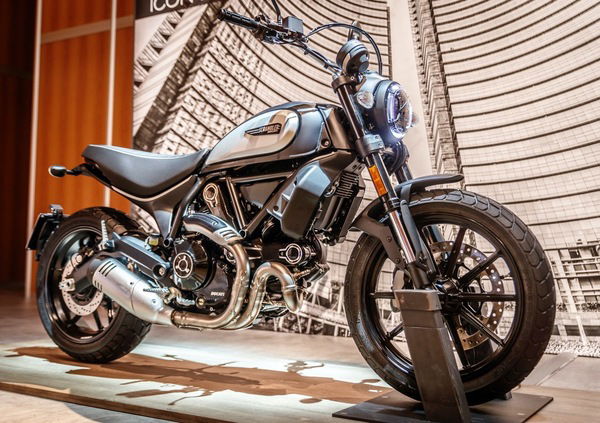 Ducati Scrambler Icon Dark: foto, dati e prezzi