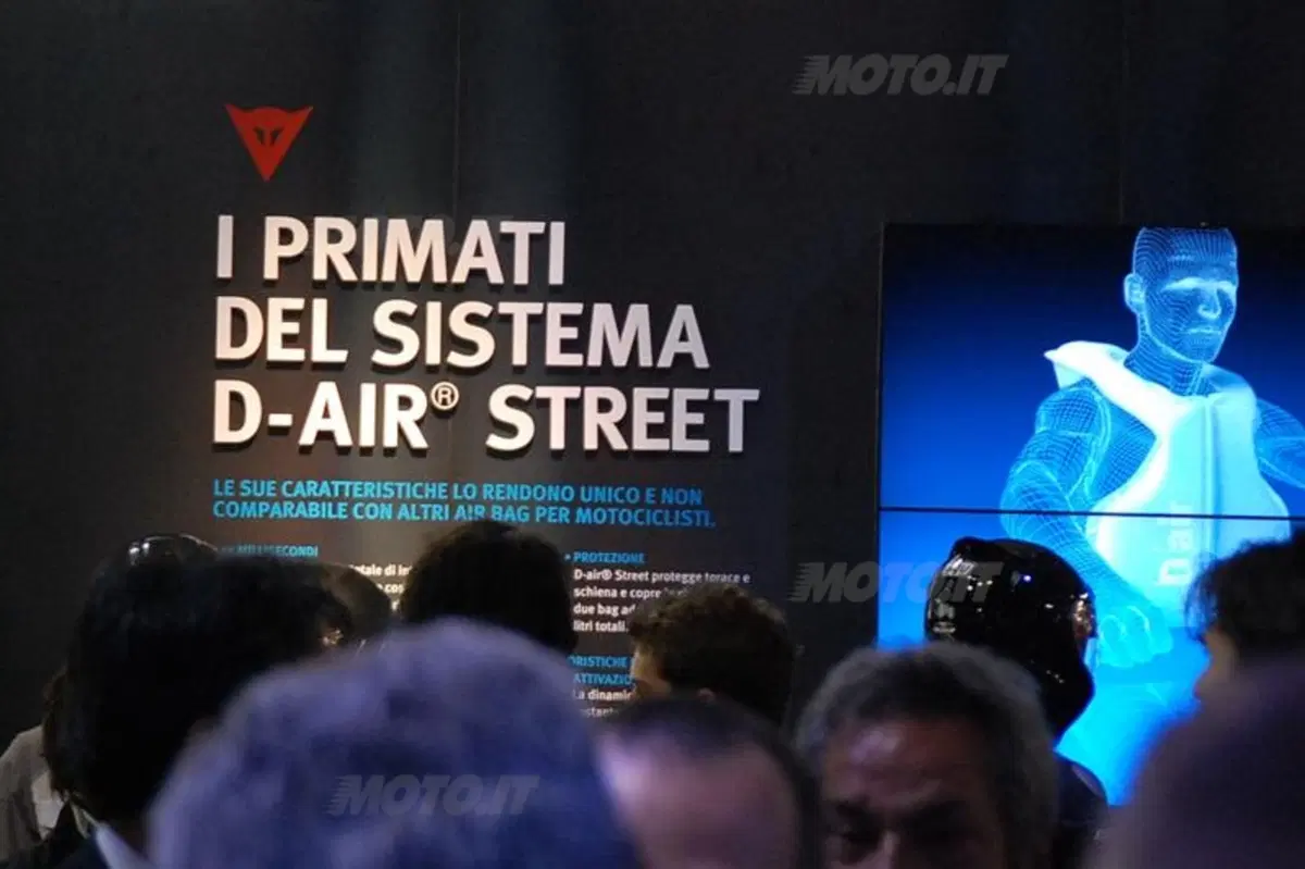 Dainese presenta all'EICMA il D-air Street (3)
