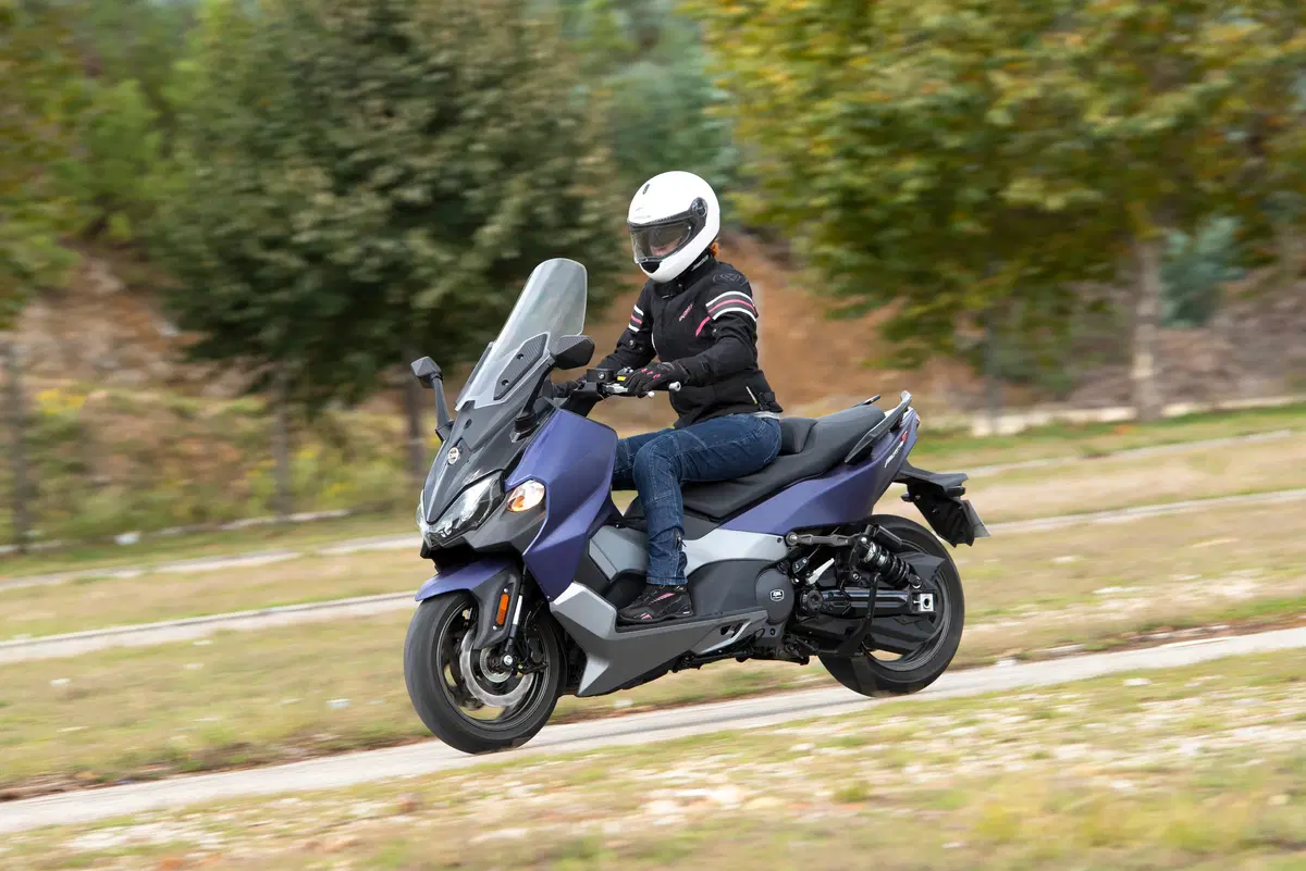 Sym Maxsym TL: aria da grande (5)