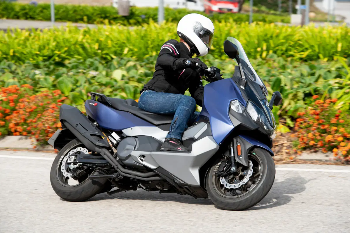 Sym Maxsym TL: aria da grande (3)