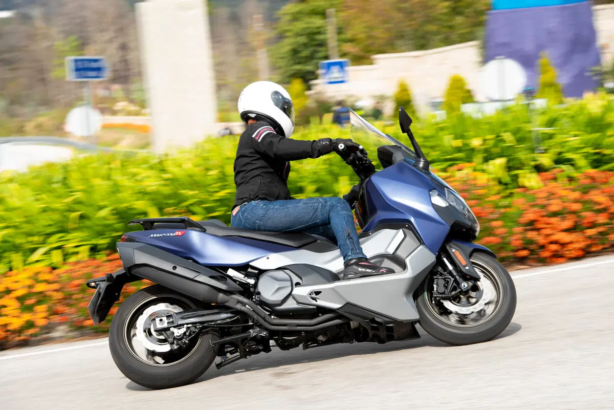 Sym Maxsym TL: aria da grande (2)