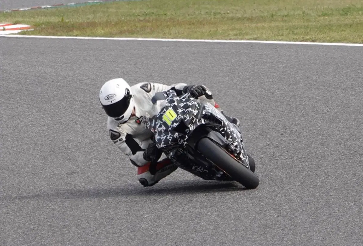 Honda CBR 1000RR Fireblade: foto e video del prototipo! (3)