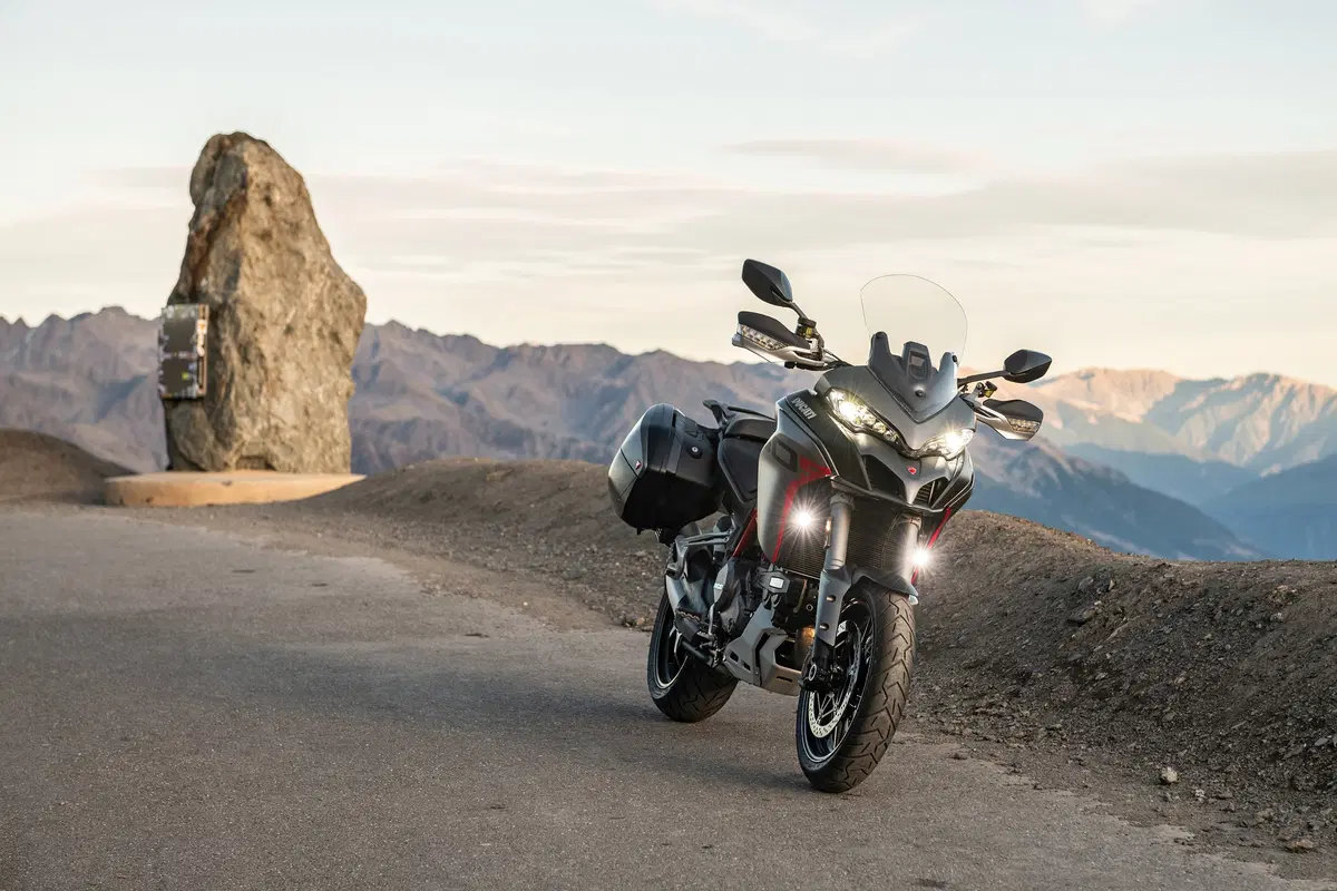 Ducati Multistrada 1260S Grand Tour: foto, dati e prezzi
