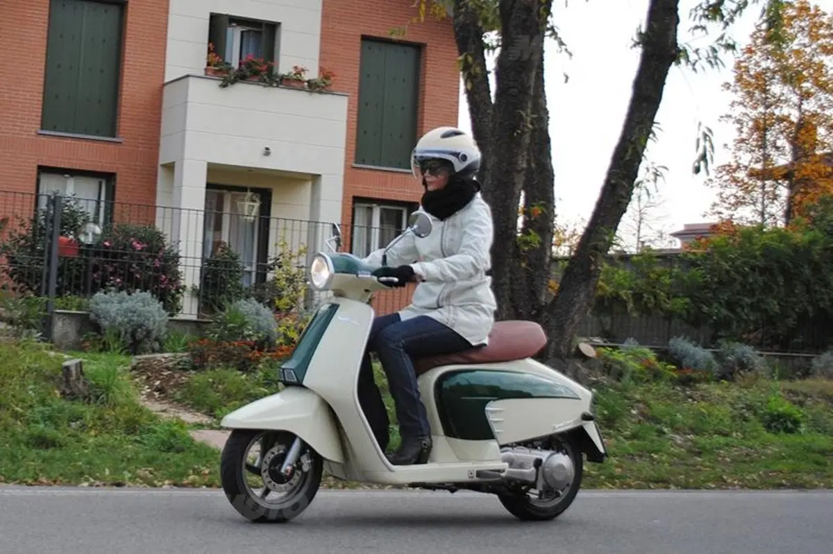 Lambretta LN 125  (2)