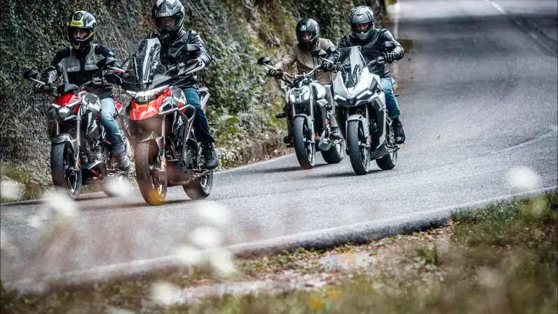 Zontes 310R, 310T, 310X e 310V. Prezzi d'attacco e dotazioni extra