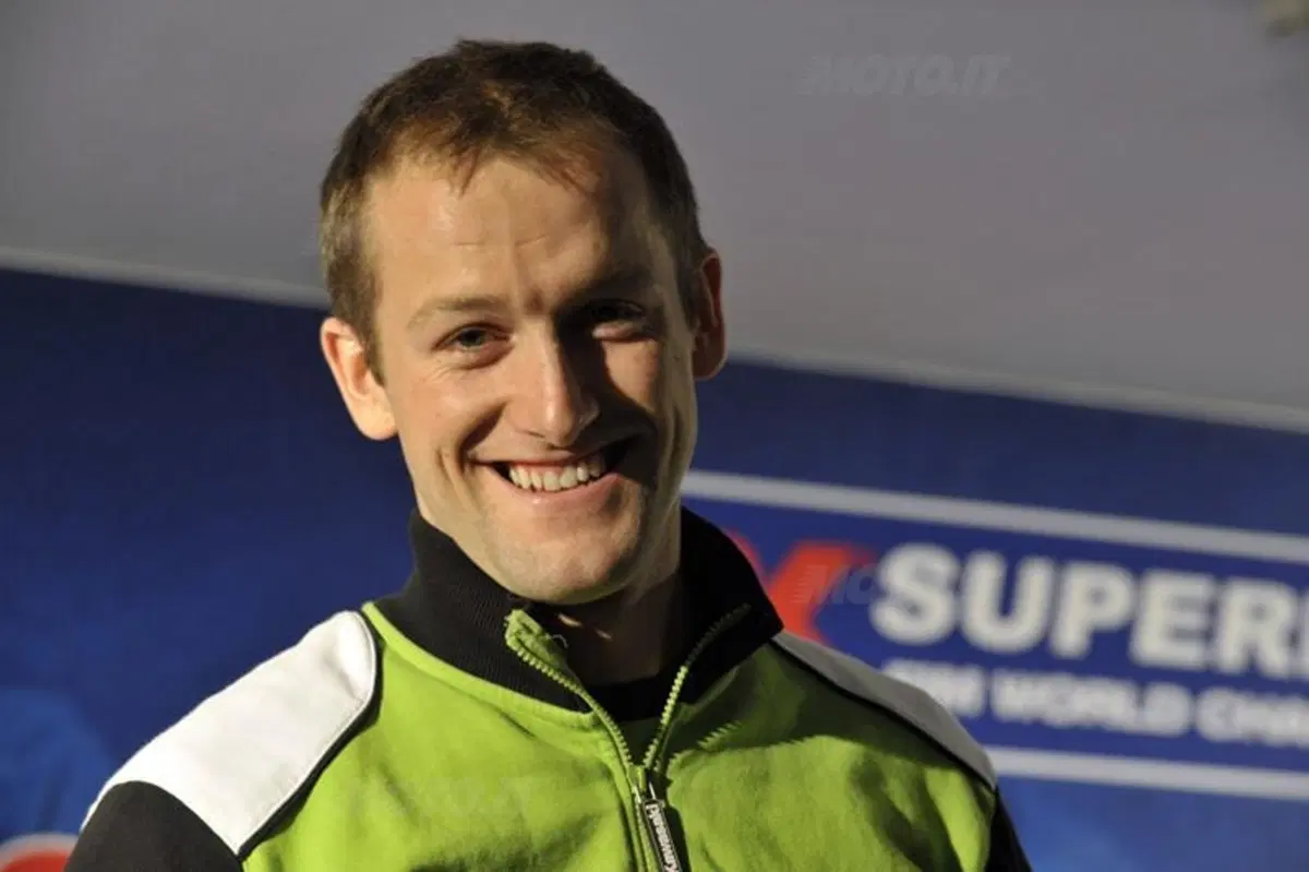 Tom Sykes rinnova il suo contratto con il team Kawasaki Superbike