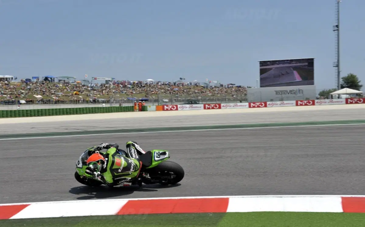 Tom Sykes rinnova il suo contratto con il team Kawasaki Superbike (6)