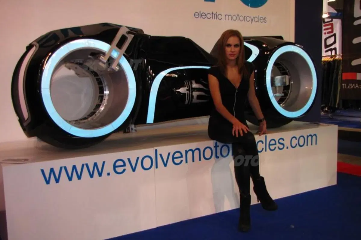 La Tron elettrica sbarca a Milano (2)