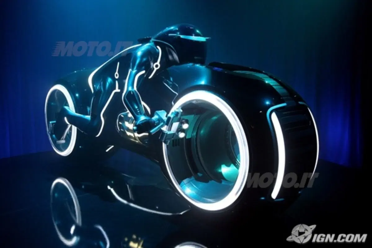 La Tron elettrica sbarca a Milano (10)