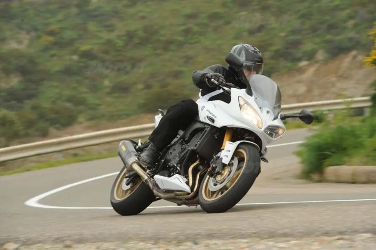 Yamaha Fazer 8 Abs  (2)