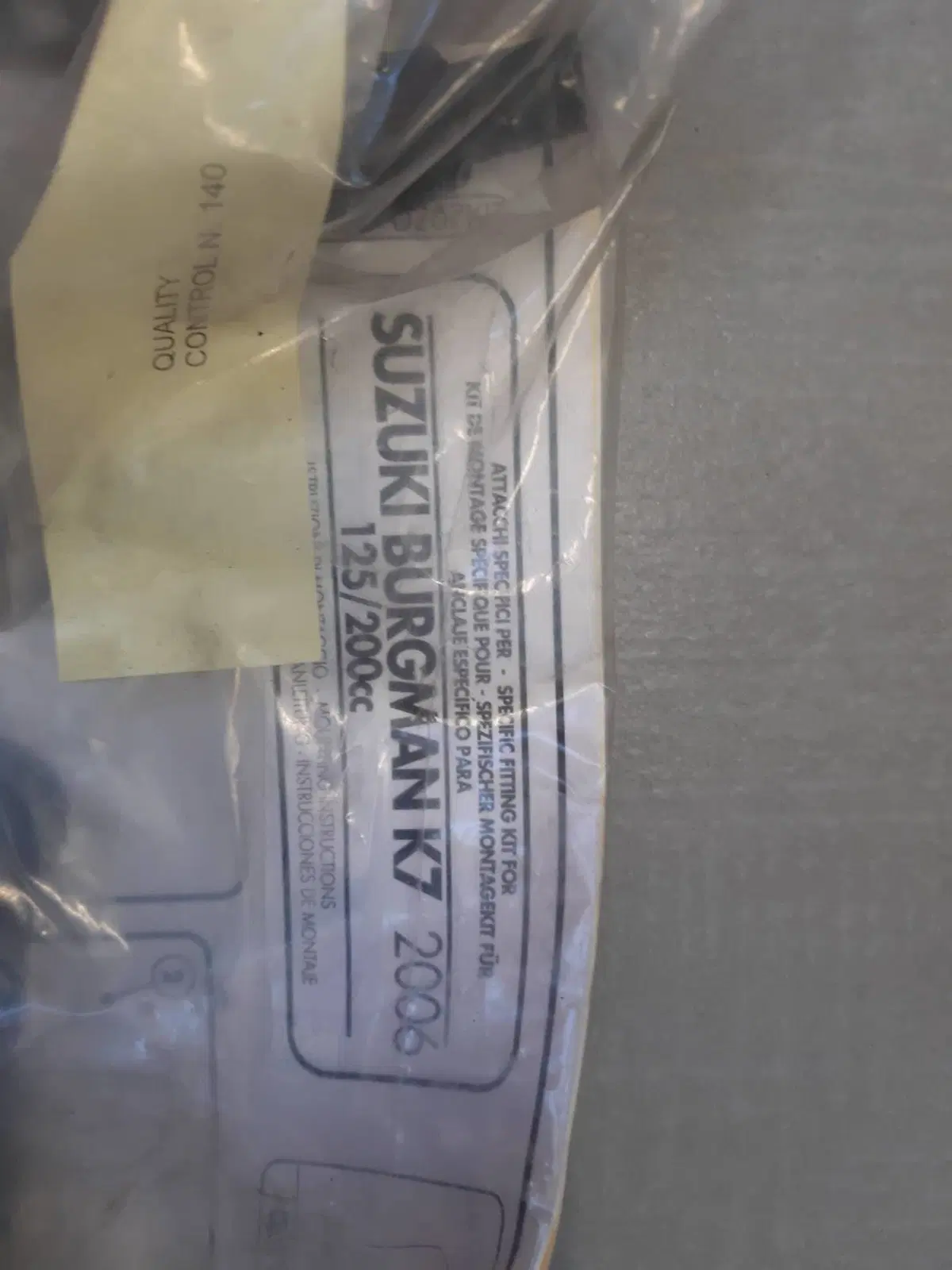 KIT STAFFE CUPOLINO SUZUKI BURGMAN K7 125/ Givi (3)