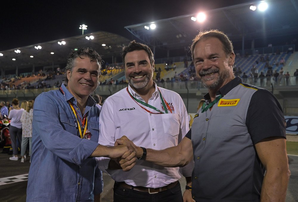 Da sin. a ds.: Roberto Righi (Pirelli), Marc Saurina (Dorna), Giorgio Barbier (Pirelli)