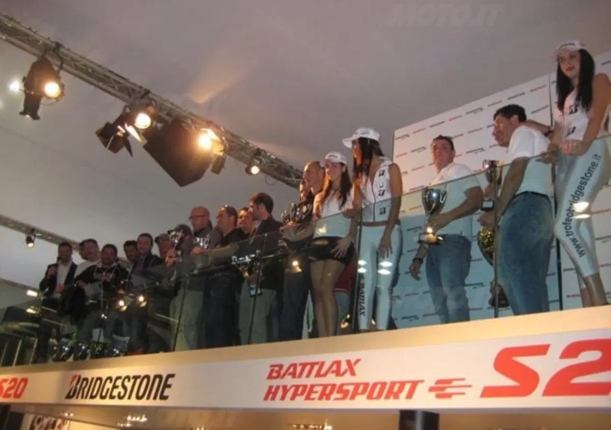 I vincitori del Trofeo Bridgestone Champions Challenge premiati a EICMA