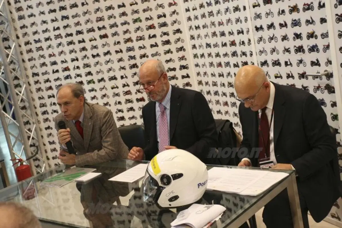 Arriva il casco elettronico