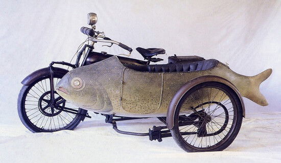 Uno dei pezzi più particolari del Museo del Sidecar: è il Beardmore, con il passeggino a forma di pesce