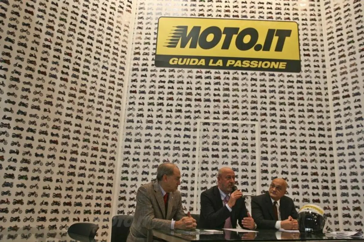 Arriva il casco elettronico (4)