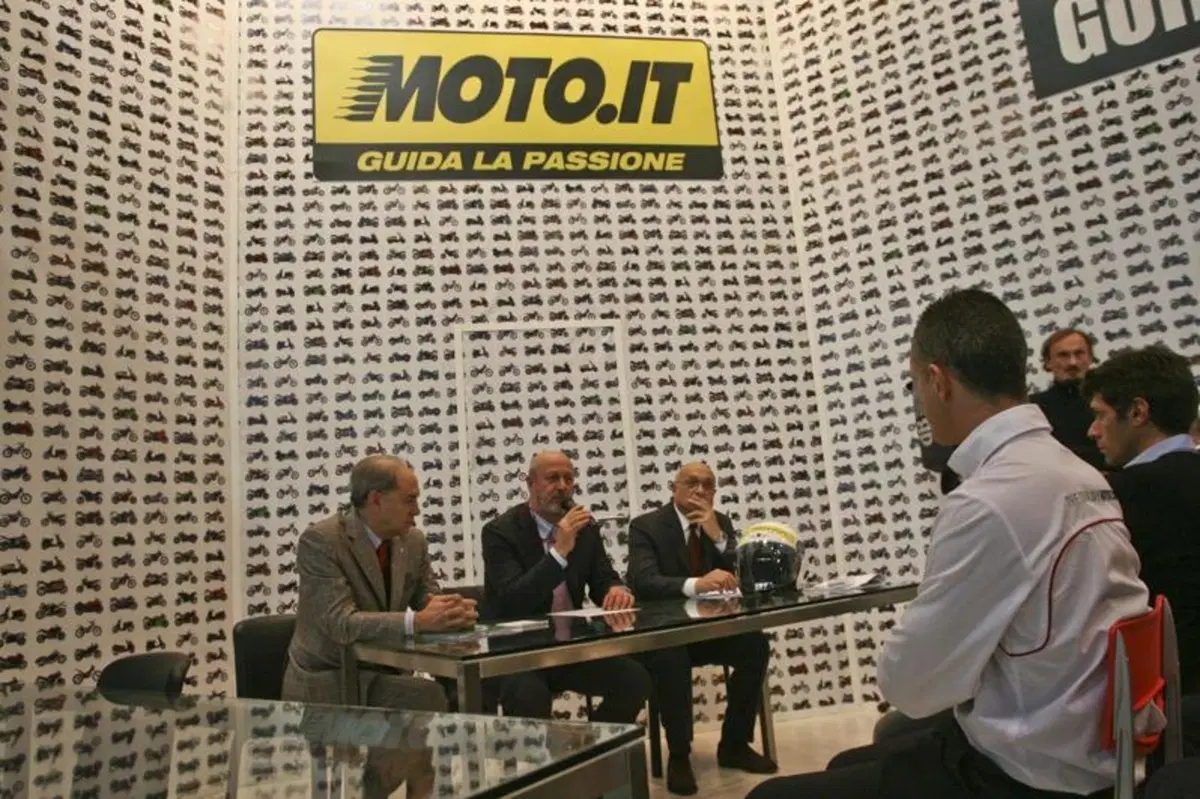 Arriva il casco elettronico (5)