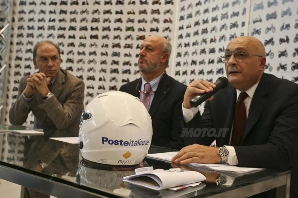 Arriva il casco elettronico (7)