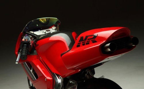 Honda: torna la NR 750. Ma in versione Super Deformed... (3)