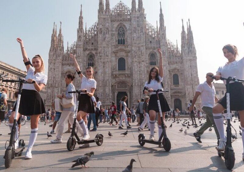 Monopattini elettrici, Milano detta le regole per lo sharing