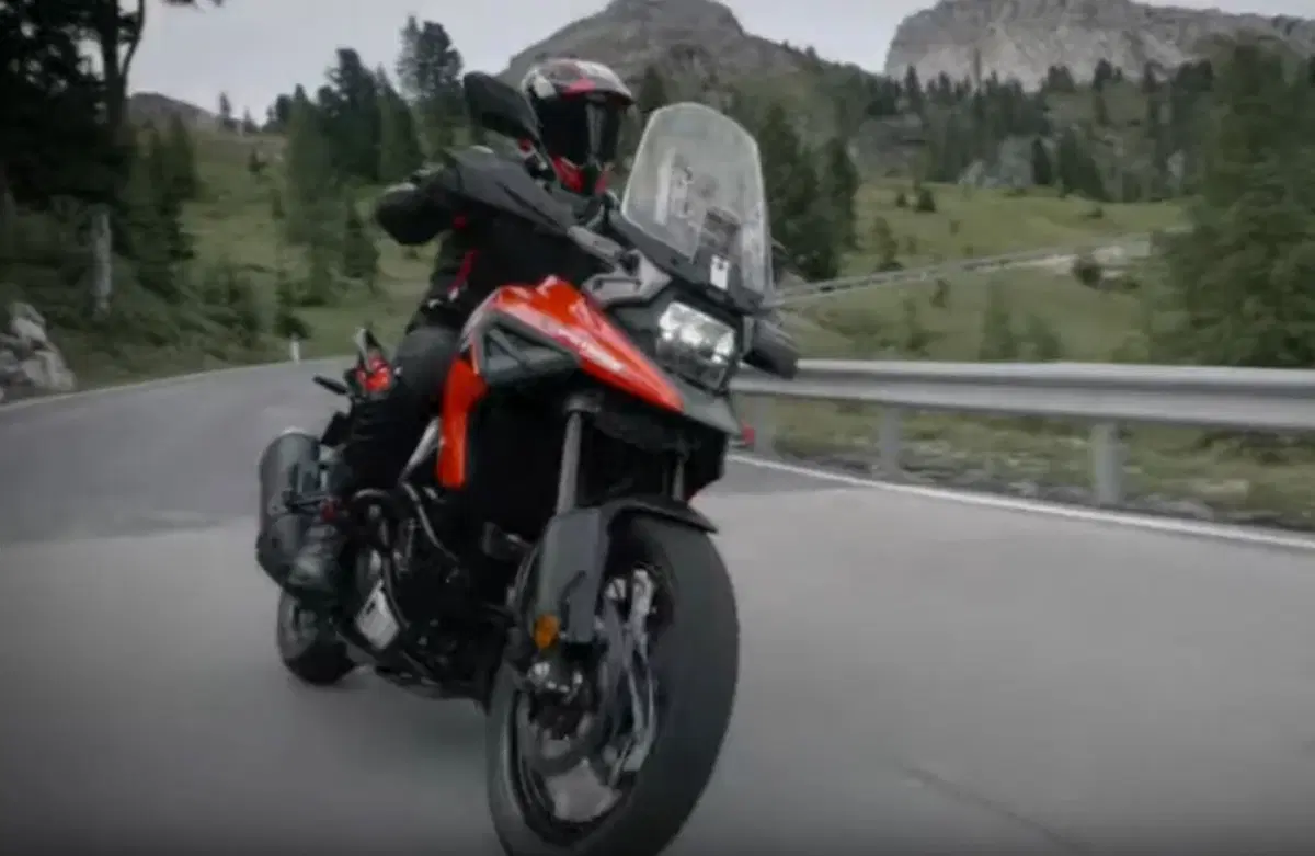 Ecco la nuova Suzuki V-Strom 1000: citazione della DR Big