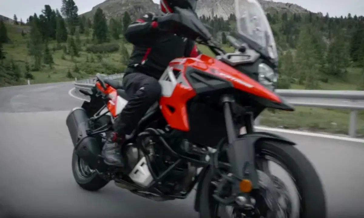 Ecco la nuova Suzuki V-Strom 1000: citazione della DR Big (3)