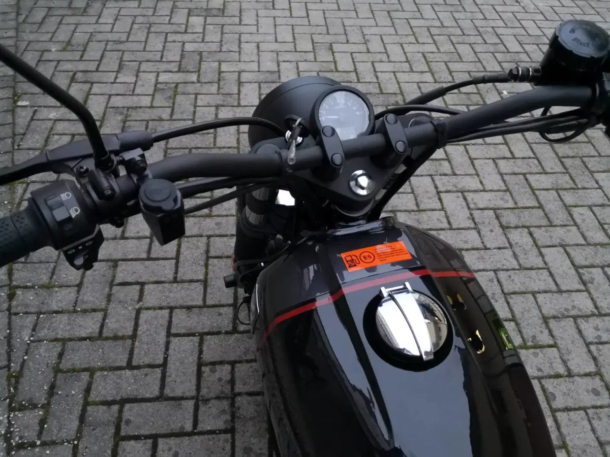 Brixton Motorcycles Cromwell 250 (2021 - 25) (5)