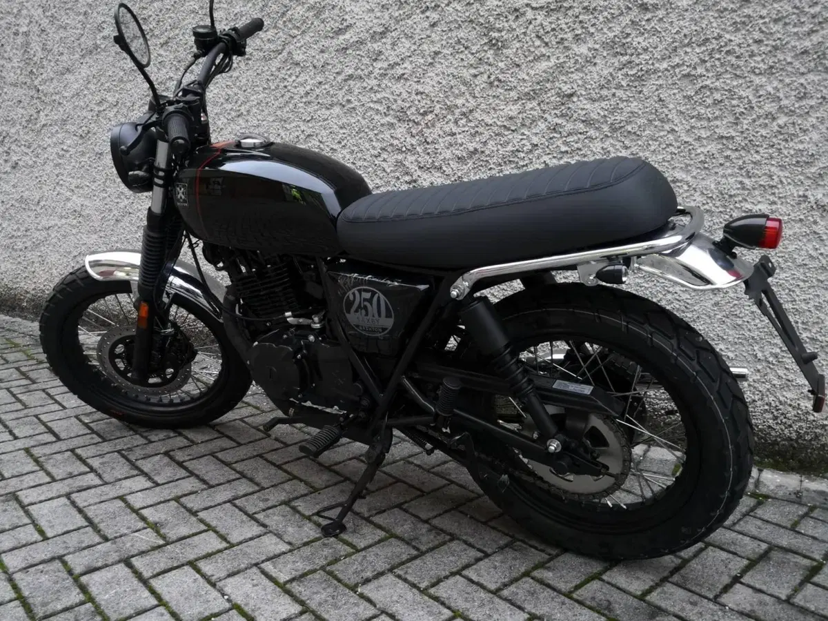 Brixton Motorcycles Cromwell 250 (2021 - 25) (3)