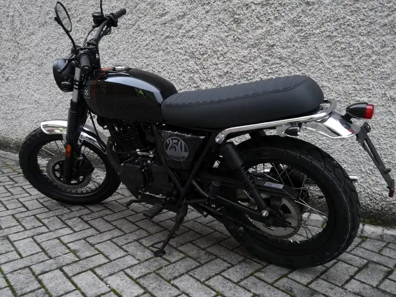 Brixton Motorcycles Cromwell 250 (2021 - 25) (3)