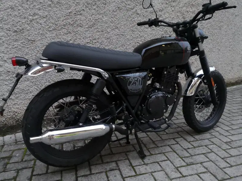 Brixton Motorcycles Cromwell 250 (2021 - 25) (4)