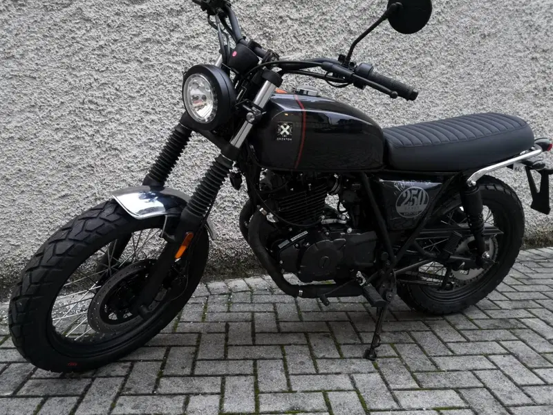 Brixton Motorcycles Cromwell 250 (2021 - 25) (2)