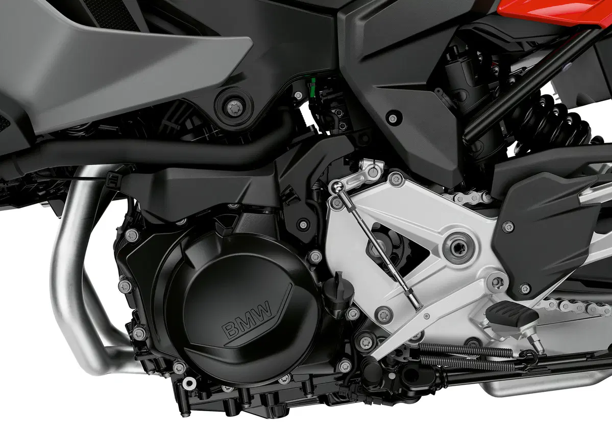 Nuova BMW F 900 XR a EICMA 2019: foto, dati e prezzi