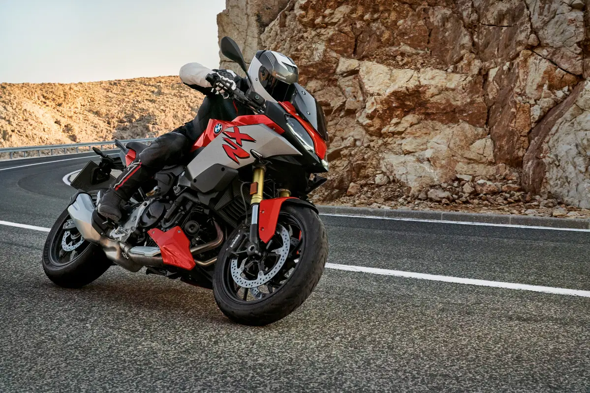Nuova BMW F 900 XR a EICMA 2019: foto, dati e prezzi (6)