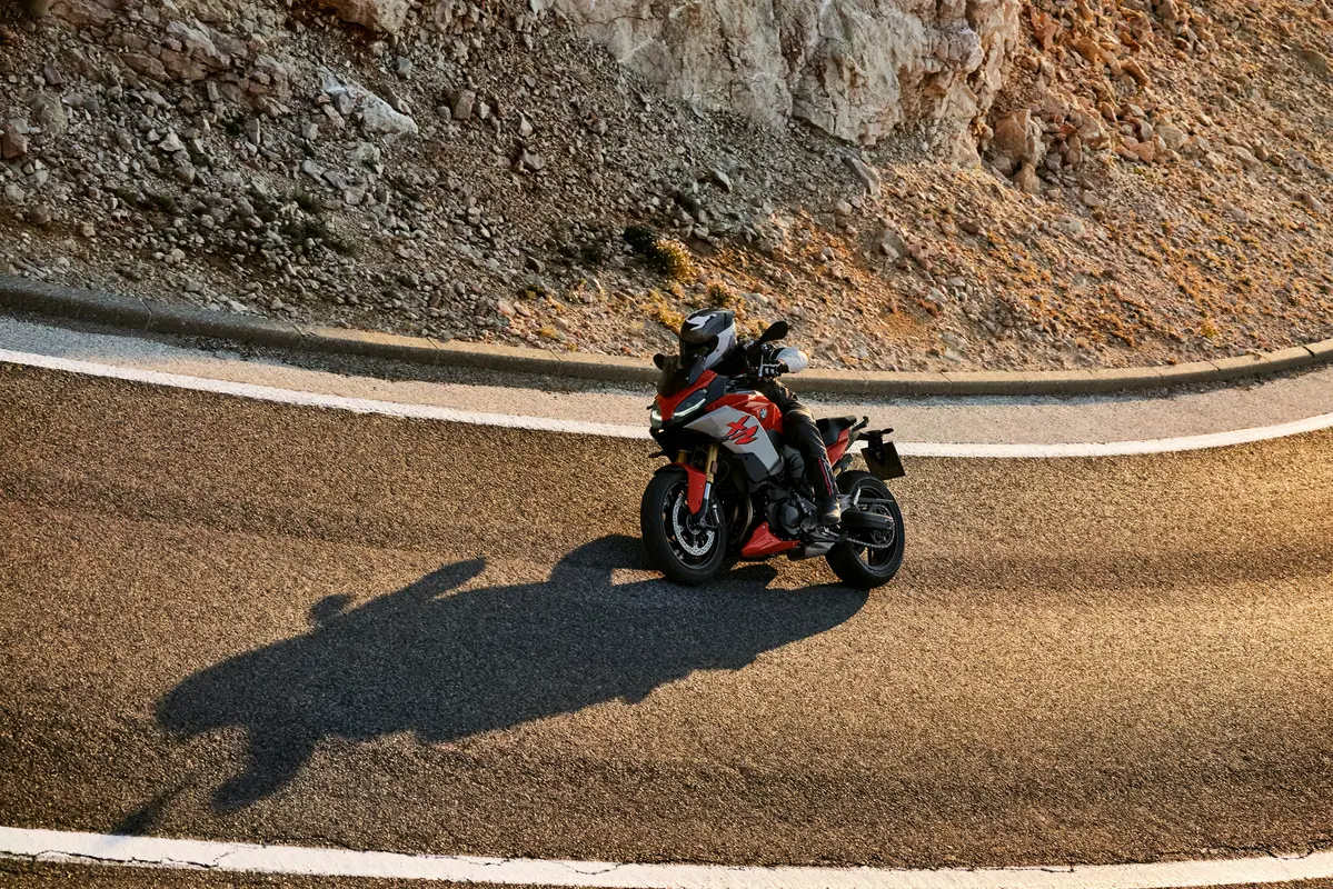 Nuova BMW F 900 XR a EICMA 2019: foto, dati e prezzi (8)