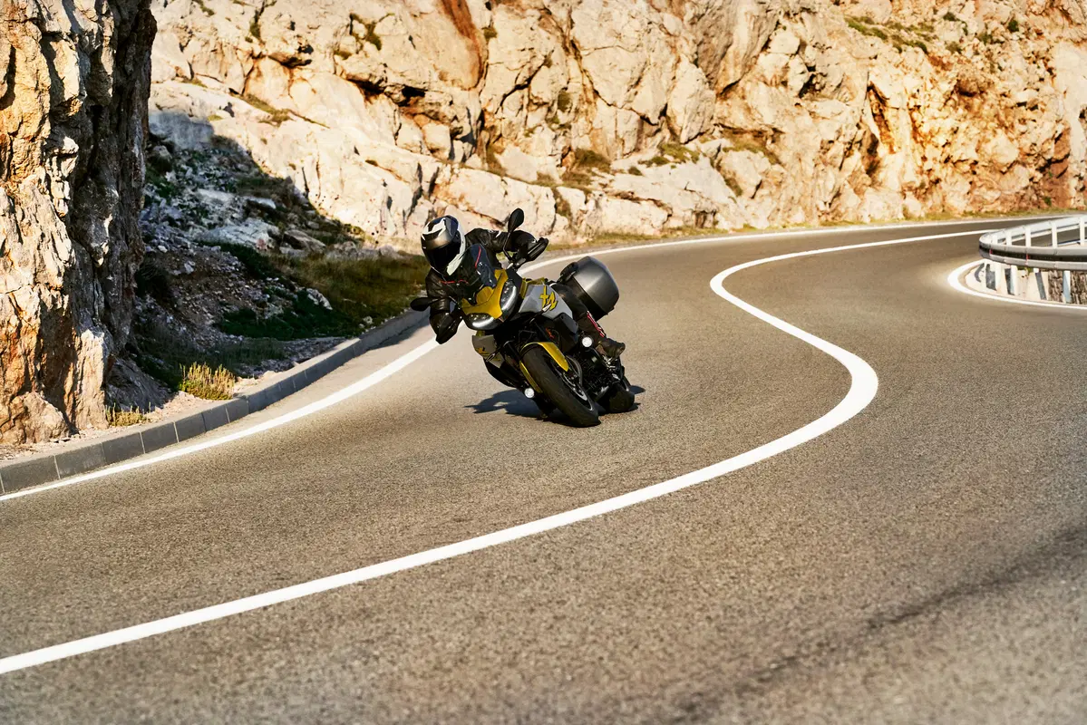 Nuova BMW F 900 XR a EICMA 2019: foto, dati e prezzi (11)