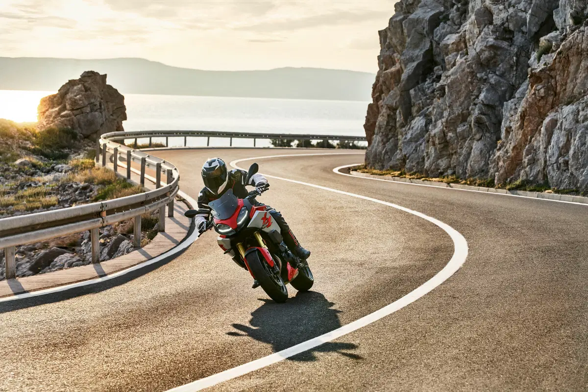 Nuova BMW F 900 XR a EICMA 2019: foto, dati e prezzi (13)