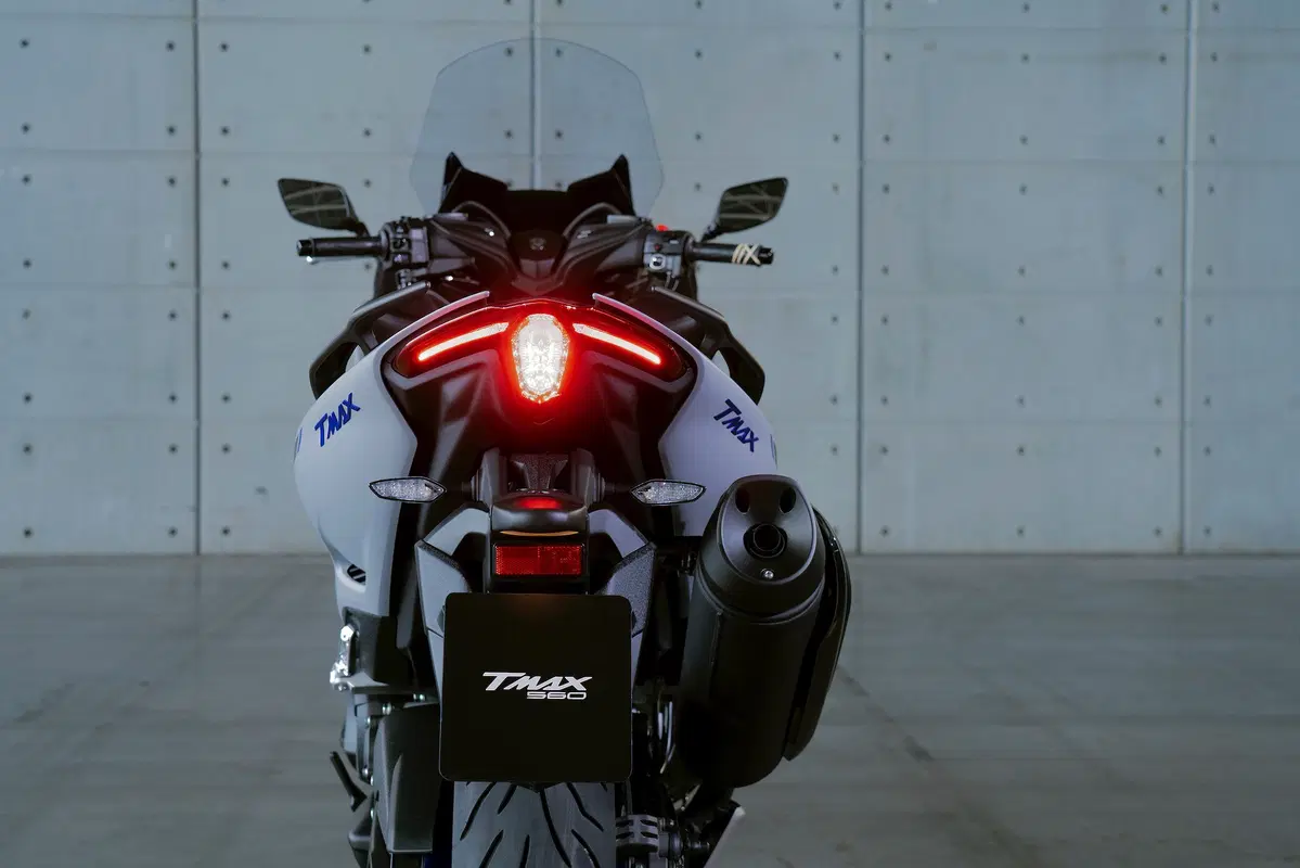 Nuovo TMAX 560 e TECH MAX 2020 a EICMA 2019: foto, dati e prezzo